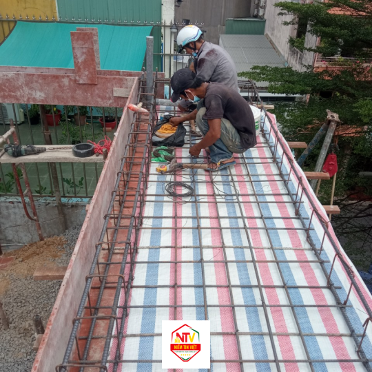 Xây dựng nhà ở 1 trệt 2 lầu